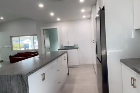 Casa en venta en Miami, Florida, 4 dormitorios, 166.02 m2 № 1841169 - foto 12