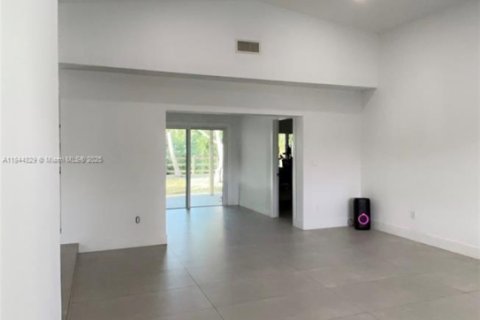 Casa en venta en Miami, Florida, 4 dormitorios, 166.02 m2 № 1841169 - foto 6