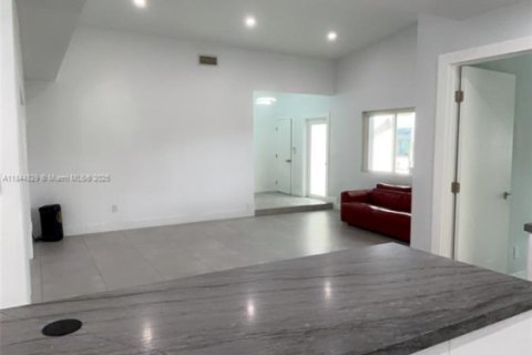 Casa en venta en Miami, Florida, 4 dormitorios, 166.02 m2 № 1841169 - foto 11