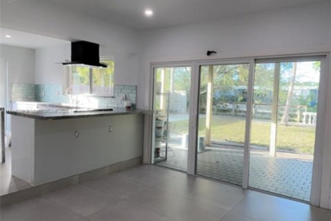 Casa en venta en Miami, Florida, 4 dormitorios, 166.02 m2 № 1841169 - foto 8