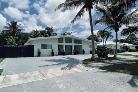 Casa en venta en Miami, Florida, 4 dormitorios, 166.02 m2 № 1841169 - foto 2