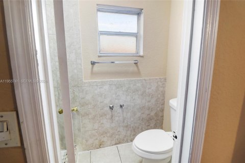 Купить кондоминиум в Санрайз, Флорида 5 спален, 141.21м2, № 2027046 - фото 9