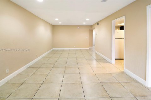 Купить кондоминиум в Санрайз, Флорида 5 спален, 141.21м2, № 2027046 - фото 12