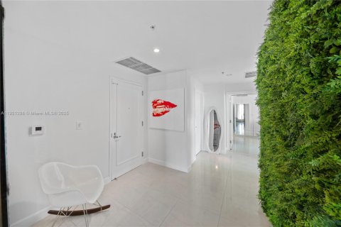 Купить кондоминиум в Майами, Флорида 3 спальни, 183.02м2, № 1975648 - фото 13