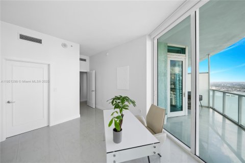 Купить кондоминиум в Майами, Флорида 3 спальни, 183.02м2, № 1975648 - фото 9