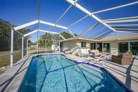 House in Cape Coral, Florida 2 bedrooms, 107.3 sq.m. № 1575160 - photo 15