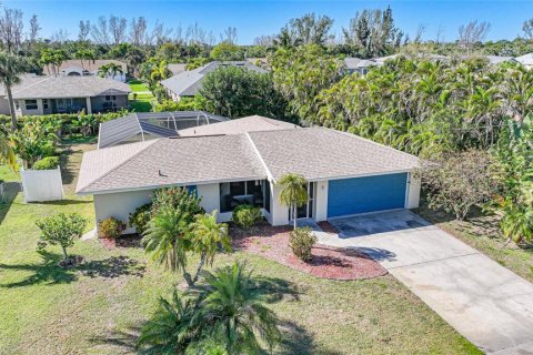 House in Cape Coral, Florida 2 bedrooms, 107.3 sq.m. № 1575160 - photo 1