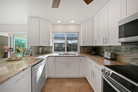 House in Cape Coral, Florida 2 bedrooms, 107.3 sq.m. № 1575160 - photo 12