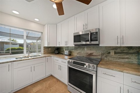 House in Cape Coral, Florida 2 bedrooms, 107.3 sq.m. № 1575160 - photo 11