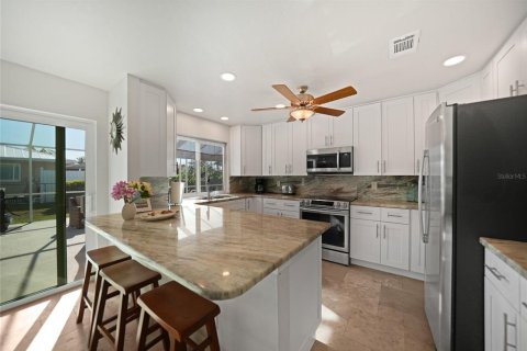 House in Cape Coral, Florida 2 bedrooms, 107.3 sq.m. № 1575160 - photo 14