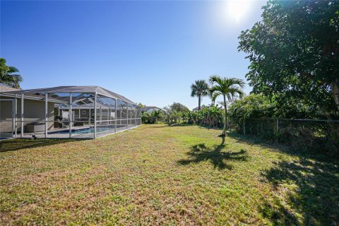 House in Cape Coral, Florida 2 bedrooms, 107.3 sq.m. № 1575160 - photo 25
