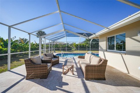 House in Cape Coral, Florida 2 bedrooms, 107.3 sq.m. № 1575160 - photo 8
