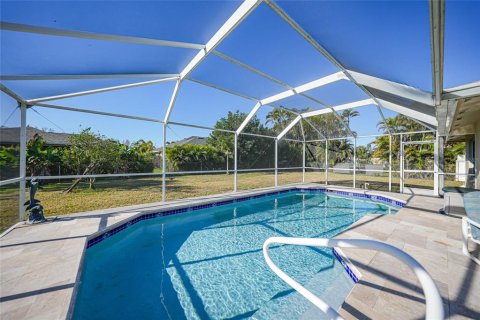 House in Cape Coral, Florida 2 bedrooms, 107.3 sq.m. № 1575160 - photo 22