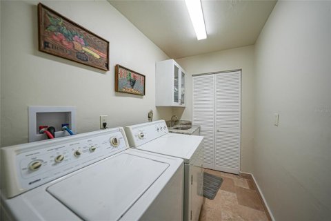 House in Cape Coral, Florida 2 bedrooms, 107.3 sq.m. № 1575160 - photo 27