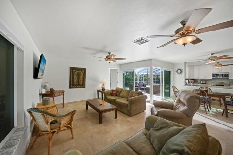 House in Cape Coral, Florida 2 bedrooms, 107.3 sq.m. № 1575160 - photo 5