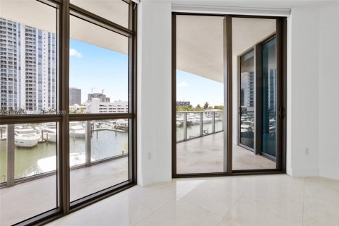 Condo in North Miami Beach, Florida, 2 bedrooms № 2081413 - photo 29