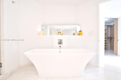 Condo in North Miami Beach, Florida, 2 bedrooms № 2081413 - photo 27