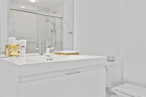 Condo in North Miami Beach, Florida, 2 bedrooms № 2081413 - photo 7