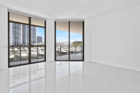 Condo in North Miami Beach, Florida, 2 bedrooms № 2081413 - photo 30