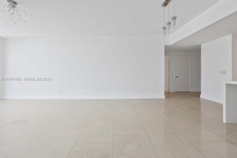 Condo in North Miami Beach, Florida, 2 bedrooms № 2081413 - photo 16