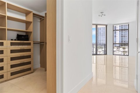 Condo in North Miami Beach, Florida, 2 bedrooms № 2081413 - photo 20
