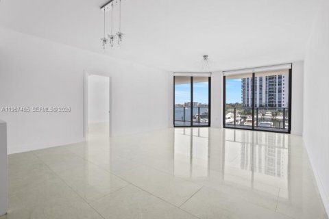 Condo in North Miami Beach, Florida, 2 bedrooms № 2081413 - photo 15