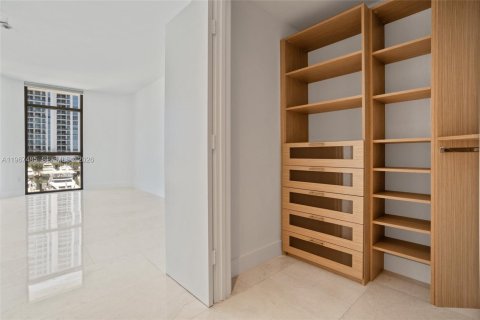 Condo in North Miami Beach, Florida, 2 bedrooms № 2081413 - photo 21