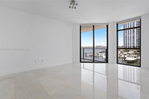 Condo in North Miami Beach, Florida, 2 bedrooms № 2081413 - photo 17