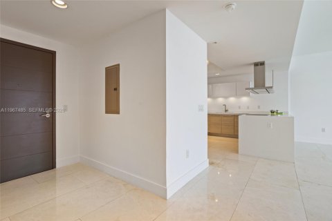 Condo in North Miami Beach, Florida, 2 bedrooms № 2081413 - photo 6