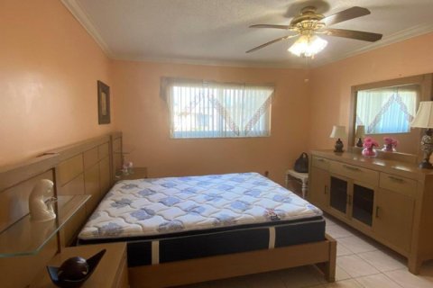 Condo in Palm Springs, Florida, 1 bedroom № 2154633 - photo 9