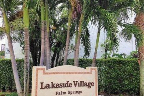 Condo in Palm Springs, Florida, 1 bedroom № 2154633 - photo 2