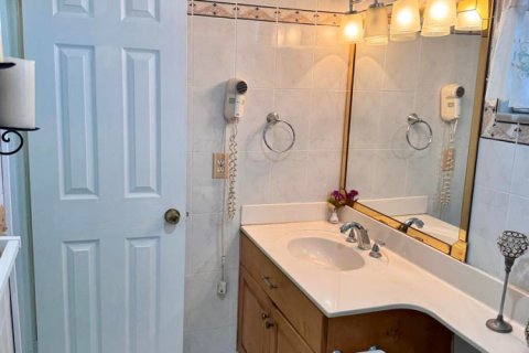 Condo in Palm Springs, Florida, 1 bedroom № 2154633 - photo 7