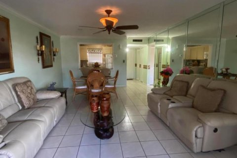 Condo in Palm Springs, Florida, 1 bedroom № 2154633 - photo 6