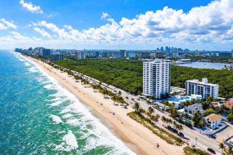Condo in Fort Lauderdale, Florida, 2 bedrooms  № 2430179 - photo 4