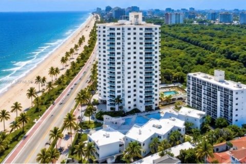 Condo in Fort Lauderdale, Florida, 2 bedrooms  № 2430179 - photo 23