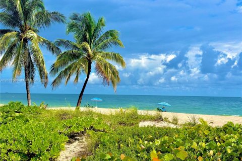 Condo in Fort Lauderdale, Florida, 2 bedrooms  № 2430179 - photo 10