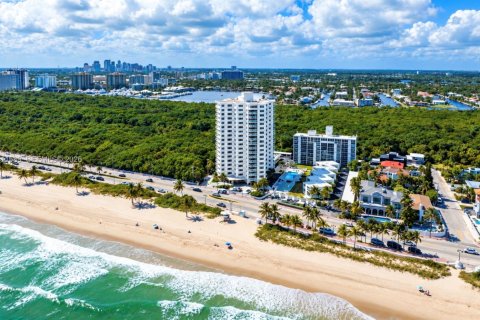 Condo in Fort Lauderdale, Florida, 2 bedrooms  № 2430179 - photo 25