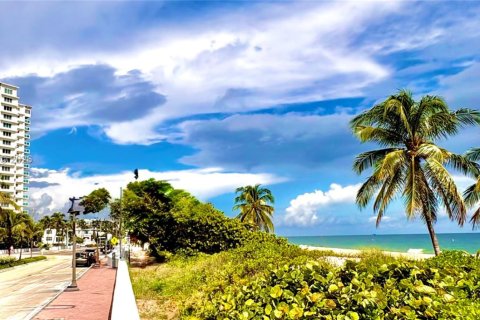Condo in Fort Lauderdale, Florida, 2 bedrooms  № 2430179 - photo 15