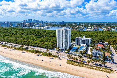 Condo in Fort Lauderdale, Florida, 2 bedrooms  № 2430179 - photo 28