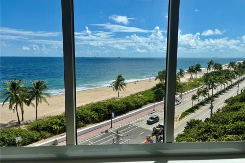 Condo in Fort Lauderdale, Florida, 2 bedrooms  № 2430179 - photo 19