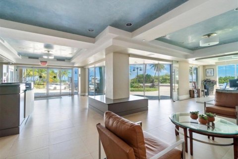 Condo in Fort Lauderdale, Florida, 2 bedrooms  № 2430179 - photo 7
