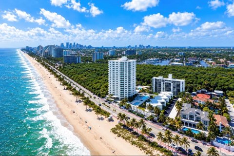 Condo in Fort Lauderdale, Florida, 2 bedrooms  № 2430179 - photo 30