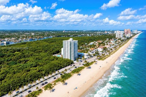 Condo in Fort Lauderdale, Florida, 2 bedrooms  № 2430179 - photo 3
