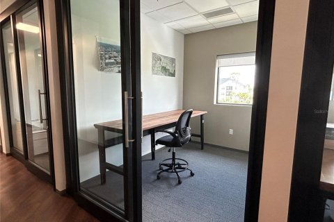 Propiedad comercial en alquiler en Gainesville, Florida, 1345.22 m2 № 1815342 - foto 5