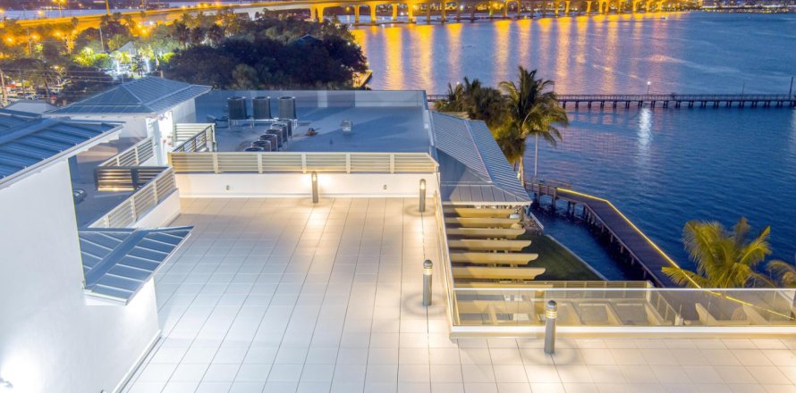 Коммерческая недвижимость в Стьюарт, Флорида № 756923