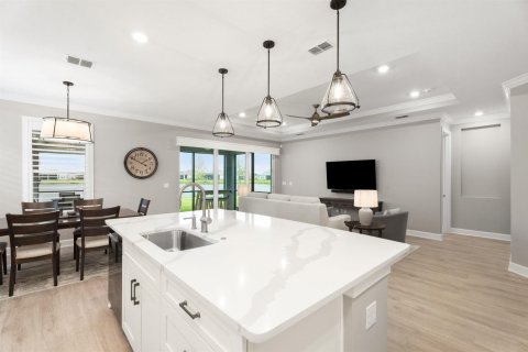House in Port St. Lucie, Florida 3 bedrooms, 198.44 sq.m. № 2169053 - photo 6