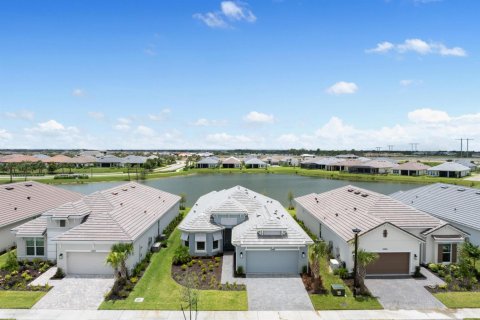 House in Port St. Lucie, Florida 3 bedrooms, 198.44 sq.m. № 2169053