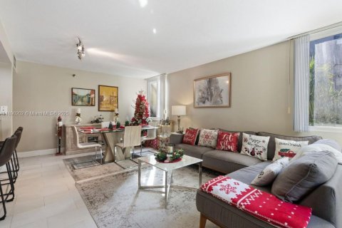 Condo in Miami, Florida, 2 bedrooms  № 2014802 - photo 3