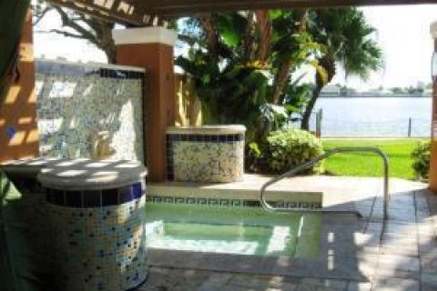 Condo in Hypoluxo, Florida, 2 bedrooms № 2413097 - photo 15