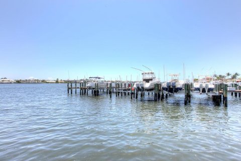 Condo in Hypoluxo, Florida, 2 bedrooms № 2413097 - photo 17